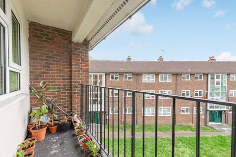 2 bedroom flat for sale, Pawsons Road, Croydon, CR0