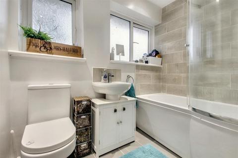 1 Abbotts View, Sompting, Lancing, BN15 0NG