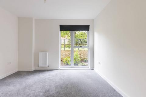 2 bedroom flat to rent, Border Lane, Loughton, IG10