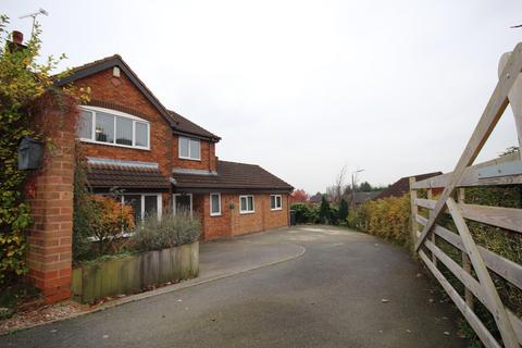 4 bedroom detached house to rent, Wye dale , Church Gresley DE11