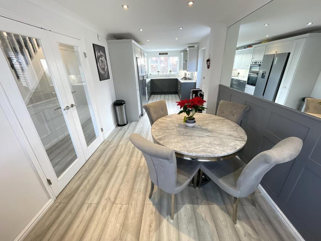 Kitchen diner