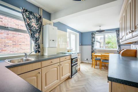 2 bedroom bungalow for sale, Whitethorn Close, York