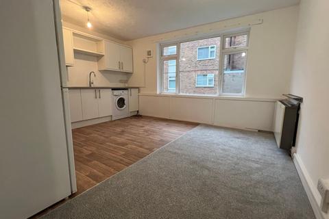 3 bedroom flat to rent, Norman Road, Winchester, SO23