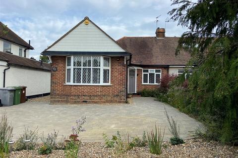 3 bedroom semi-detached bungalow to rent, Billy Lows Lane, Potters Bar EN6