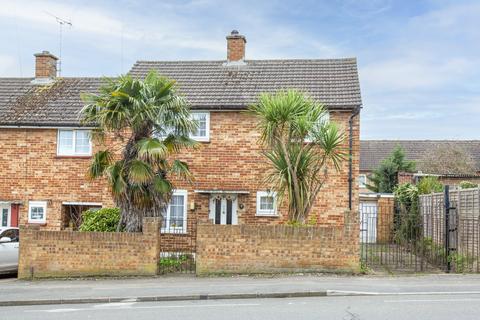 3 bedroom end of terrace house to rent, Chatfield, Slough SL2