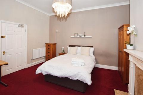 1 bedroom terraced house to rent, The Crescent, Salford, M5