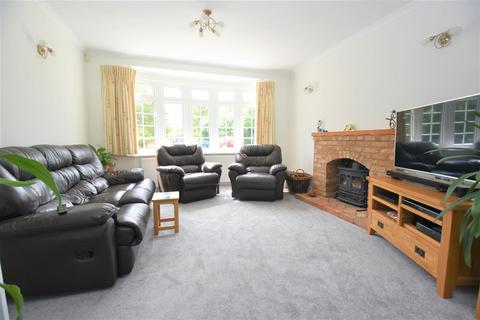 Casa Noroc Canewdon Road, Rochford, SS4 3JJ