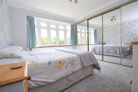 Casa Noroc Canewdon Road, Rochford, SS4 3JJ
