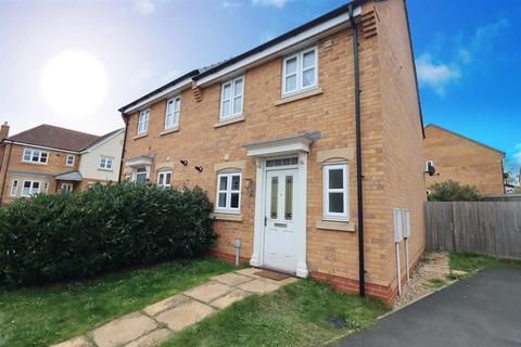 3 bedroom semi-detached house to rent, Aspen Close, Leicester LE8