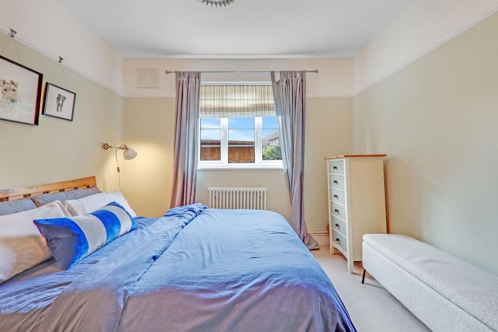 06-5de5 JHProp Wpen - Flat 2 Anerley Court - 16-medi