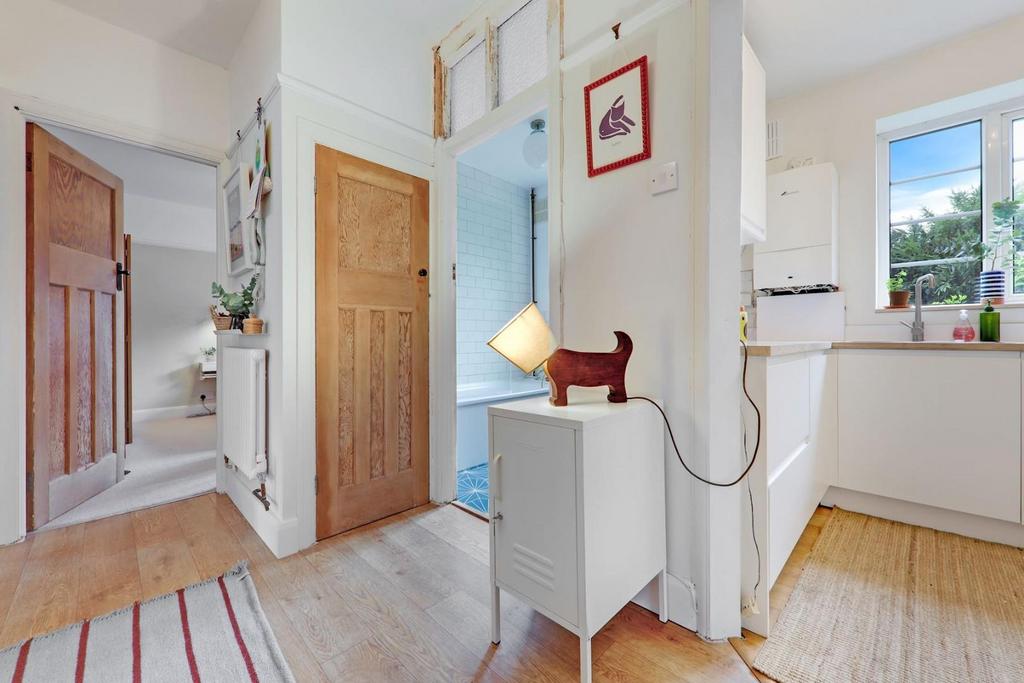 14-6eb2 JHProp Wpen - Flat 2 Anerley Court - 40-medi