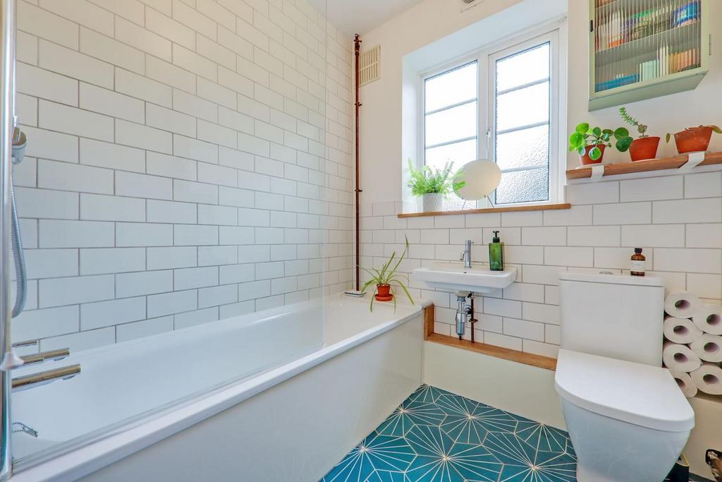 03-1a60 JHProp Wpen - Flat 2 Anerley Court - 7-mediu