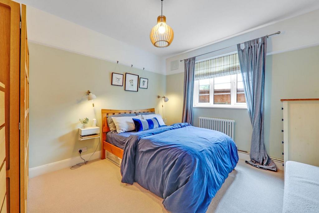 04-f5f0 JHProp Wpen - Flat 2 Anerley Court - 10-medi