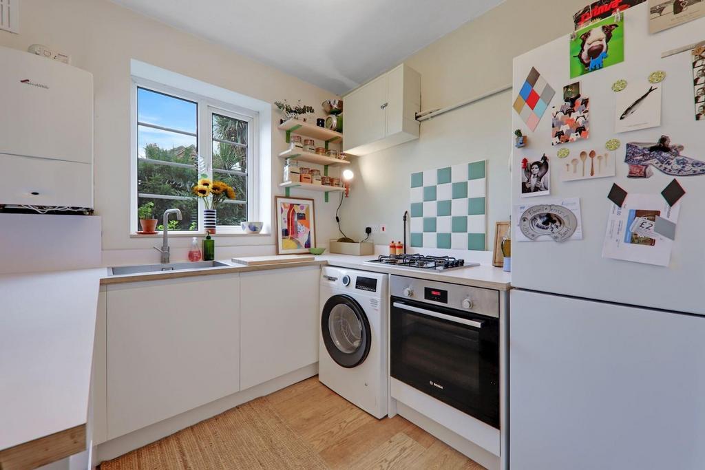 01-9211 JHProp Wpen - Flat 2 Anerley Court - 1-mediu