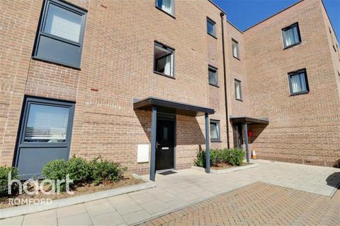 3 bedroom flat to rent, Granite Court - Romford - RM7