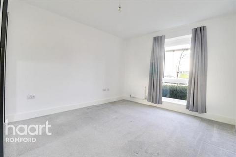 3 bedroom flat to rent, Granite Court - Romford - RM7