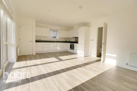 3 bedroom flat to rent, Granite Court - Romford - RM7