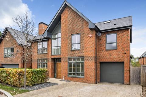 4 bedroom detached house to rent, Upper Longcross, Surrey