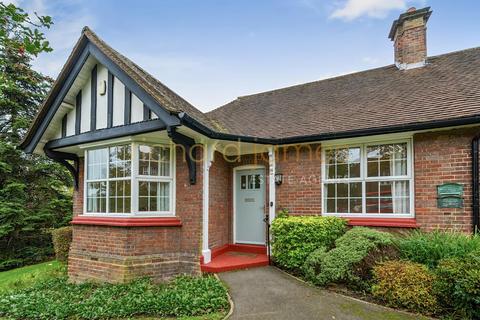 2 bedroom bungalow for sale, Hammers Lane, Mill Hill, London