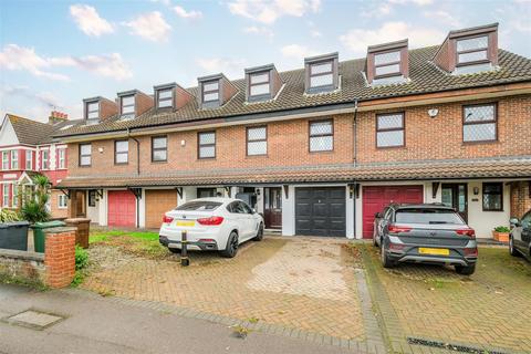 4 bedroom townhouse for sale, The Ridgeway, North Chingford