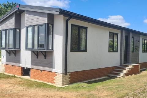 2 bedroom park home for sale, Rainham, Kent, ME8