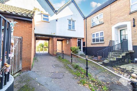 3 bedroom terraced house for sale, Crouch Street, Basildon SS15