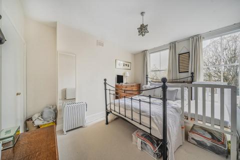 2 bedroom apartment to rent, Rosendale Road London SE21