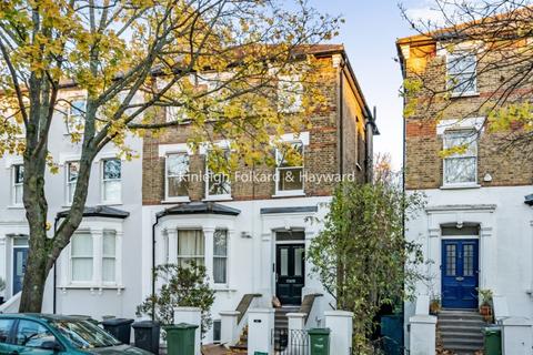 2 bedroom apartment to rent, Rosendale Road London SE21