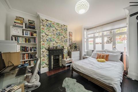 2 bedroom flat for sale, Waldegrave Road, London W5