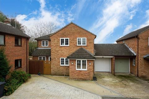 4 bedroom link detached house for sale, Cantilupe Close, Eaton Bray, LU6 2EA