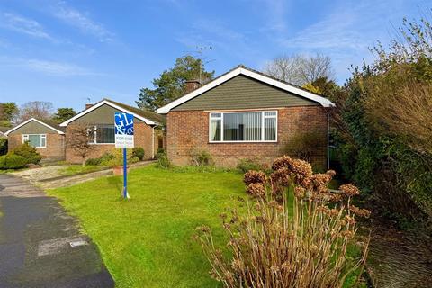 2 bedroom detached bungalow for sale, Hawthorn Way, Storrington, West Sussex, RH20