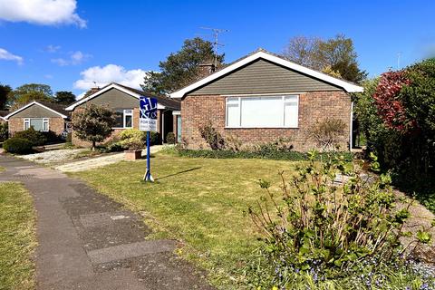 2 bedroom detached bungalow for sale, Hawthorn Way, Storrington, West Sussex, RH20