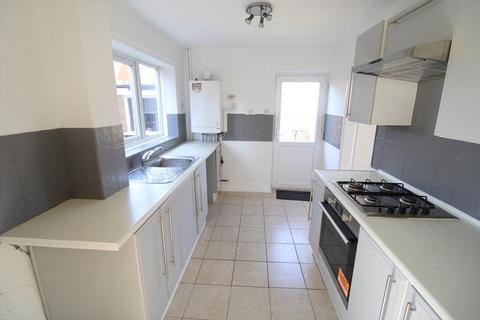 3 bedroom semi-detached house to rent, Hamble Close, Brierley Hill