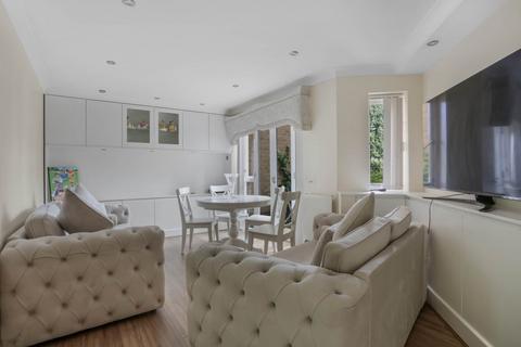 13 Shalbourne Square, London, E9 5JN