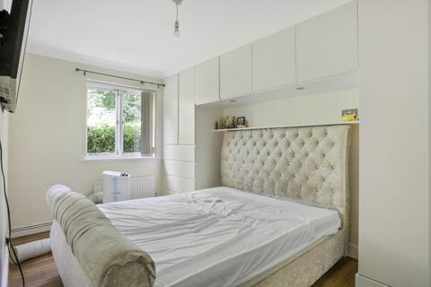 13 Shalbourne Square, London, E9 5JN