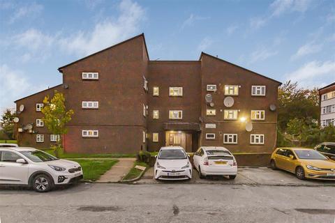 2 bedroom flat for sale, Lansbury Close, Neasden