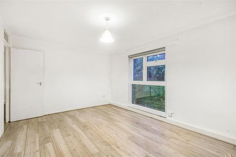 2 bedroom flat for sale, Lansbury Close, Neasden