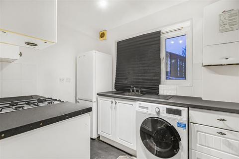 2 bedroom flat for sale, Lansbury Close, Neasden