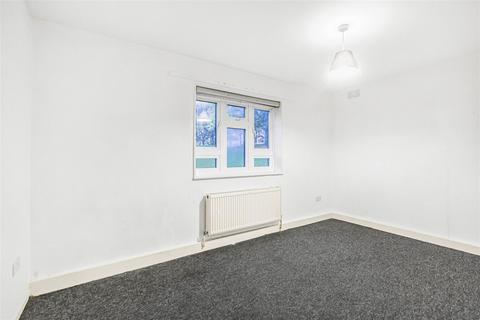 2 bedroom flat for sale, Lansbury Close, Neasden