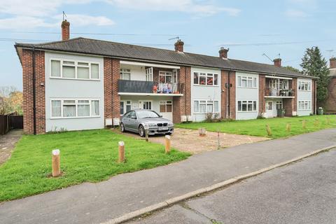 134 Applegarth Avenue, Guildford, GU2 8LR