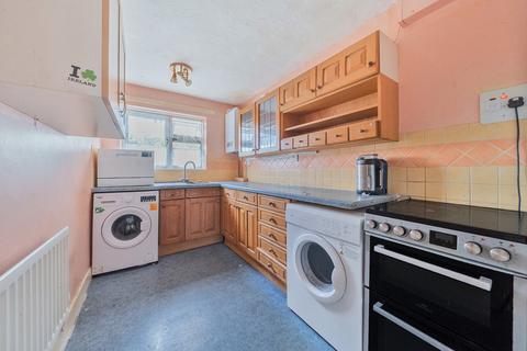 134 Applegarth Avenue, Guildford, GU2 8LR