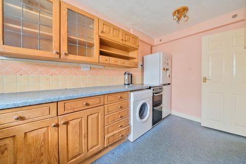 134 Applegarth Avenue, Guildford, GU2 8LR