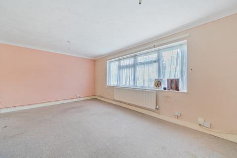 134 Applegarth Avenue, Guildford, GU2 8LR