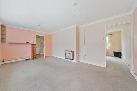 134 Applegarth Avenue, Guildford, GU2 8LR