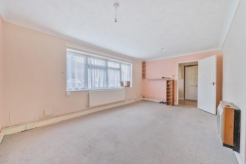134 Applegarth Avenue, Guildford, GU2 8LR