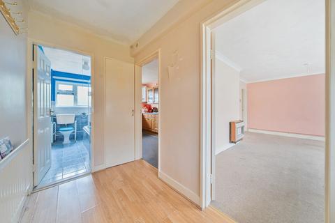 134 Applegarth Avenue, Guildford, GU2 8LR