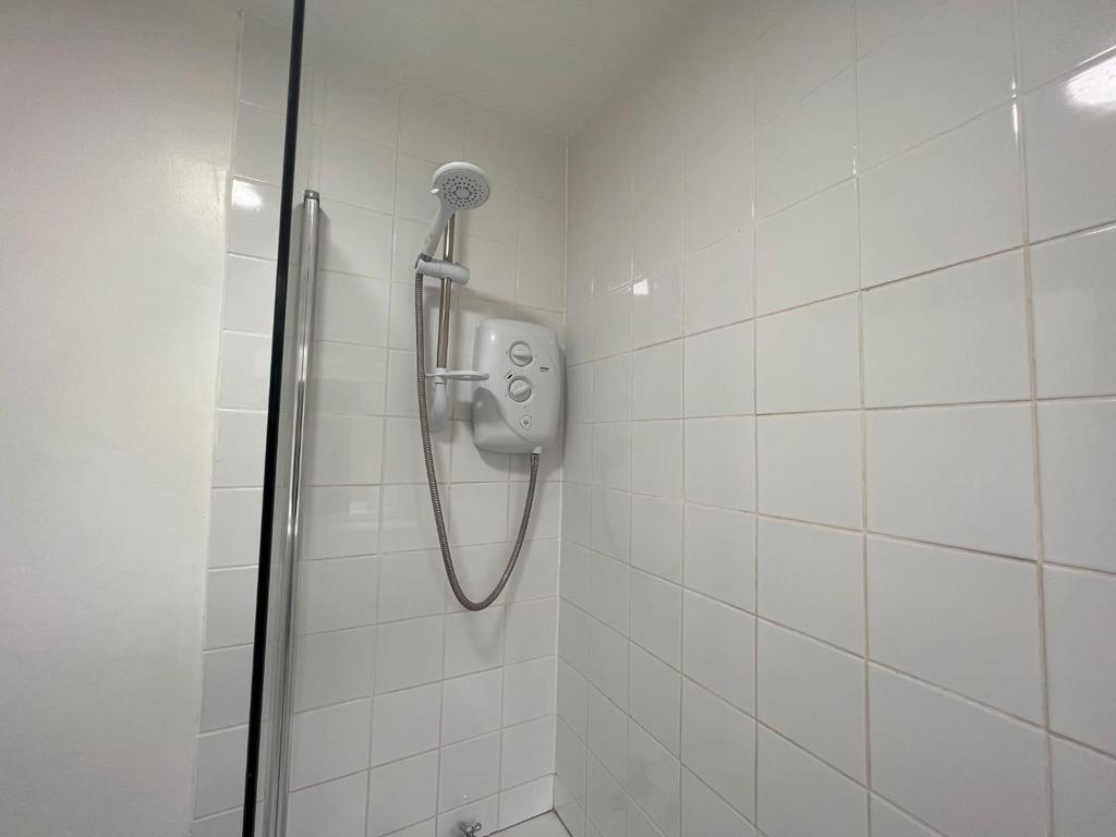 Dairymeadow shower.jpg