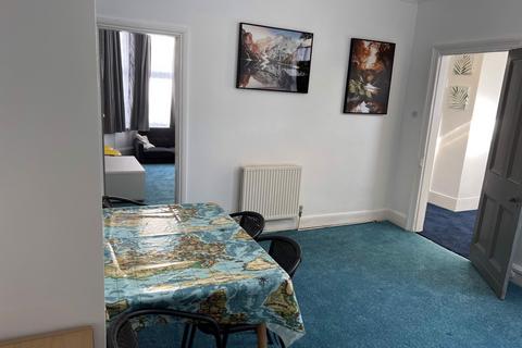 4 bedroom terraced house to rent, Sydney Street, Plymouth, PL1