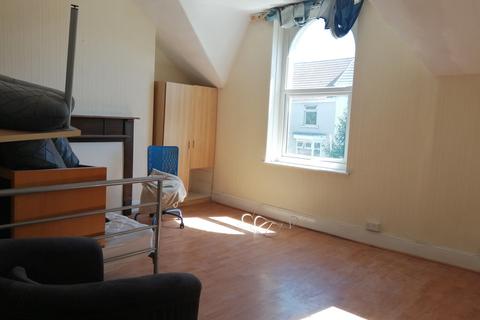 3 bedroom maisonette to rent, Eaton Crescent, Uplands, Swansea