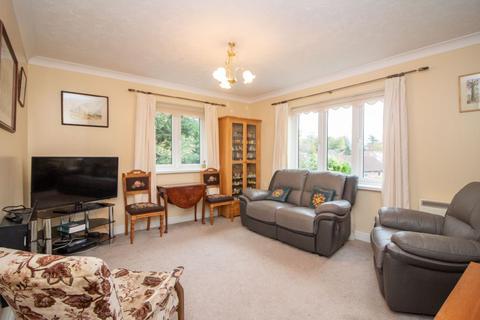 2 bedroom flat for sale, Rosecott, Havant Road, Horndean, PO8 0XA